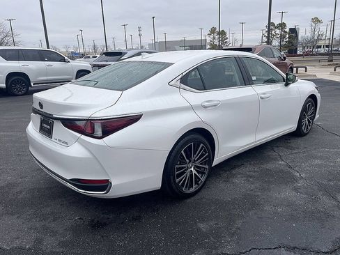 Used 2024 Lexus ES 250 w/ Premium Package AWD/4WD image 3