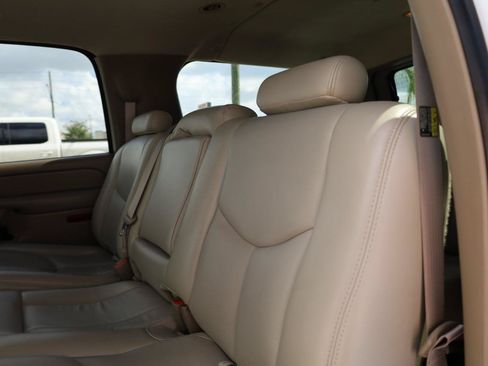 Used 2005 Chevrolet Suburban LT w/ Preferred Equipment Group RWD image 14