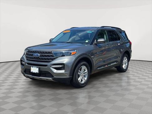 Used 2023 Ford Explorer XLT w/ Equipment Group 202A AWD/4WD image 3