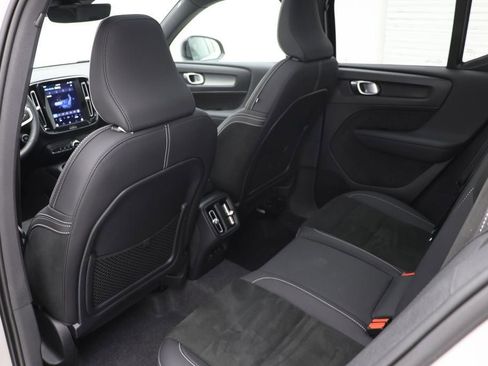 Used 2025 Volvo XC40 B5 Plus image 11