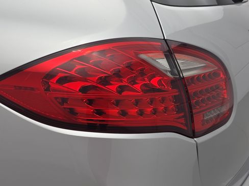 Used 2012 Porsche Cayenne AWD/4WD image 32