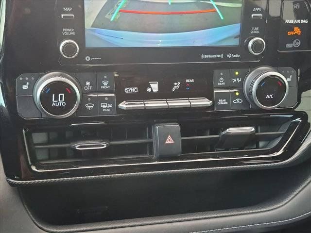 Used 2021 Toyota Highlander XSE FWD image 11