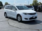 Used 2017 Chrysler Pacifica Touring-L Plus image 2