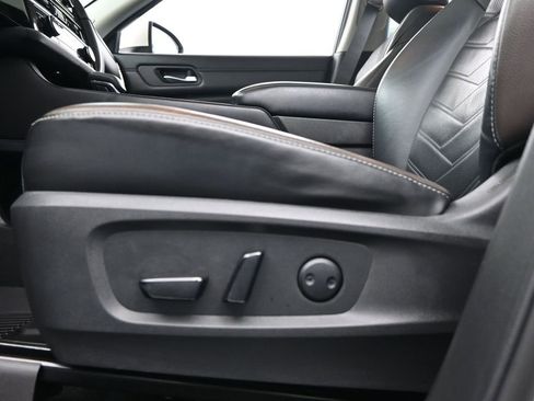 Used 2022 Nissan Pathfinder Platinum w/ Cargo Package image 26