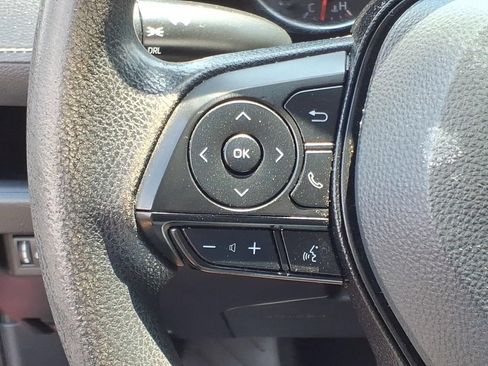 Used 2019 Toyota RAV4 LE FWD image 18