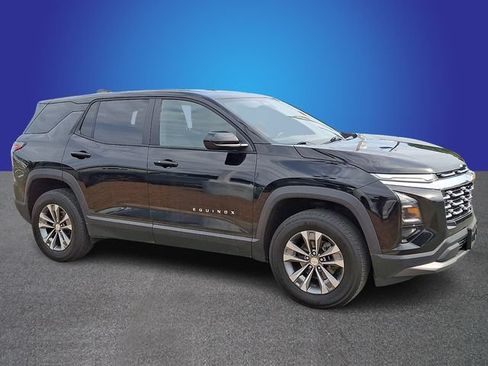 Used 2025 Chevrolet Equinox LT FWD image 2