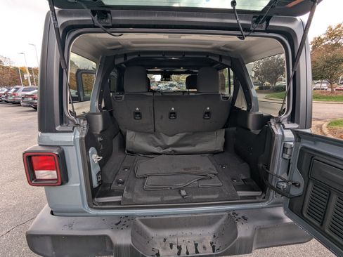 Used 2024 Jeep Wrangler Sport S image 13