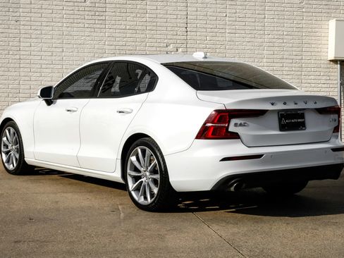 Used 2020 Volvo S60 T5 Momentum image 10