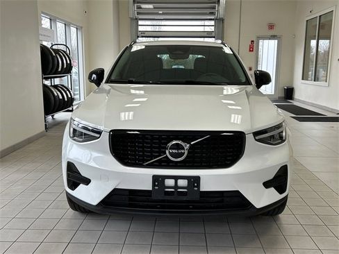 Certified 2024 Volvo XC40 B5 Core image 6