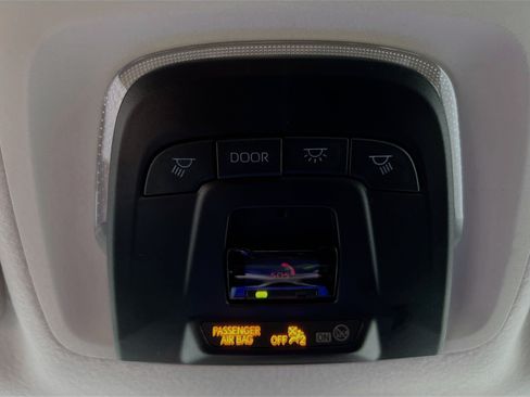Used 2025 Toyota Corolla LE FWD image 21