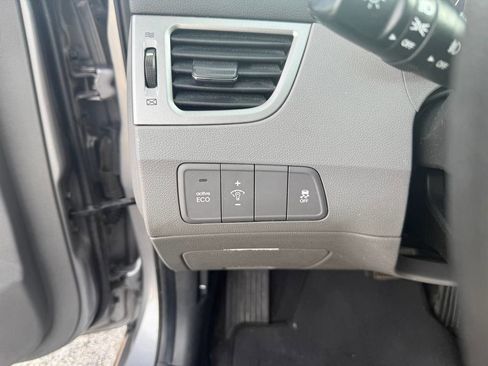 Used 2012 Hyundai Elantra GLS w/ Preferred Pkg 3 FWD image 19