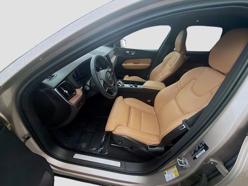 Used 2024 Volvo XC60 B5 Ultimate AWD/4WD image 16