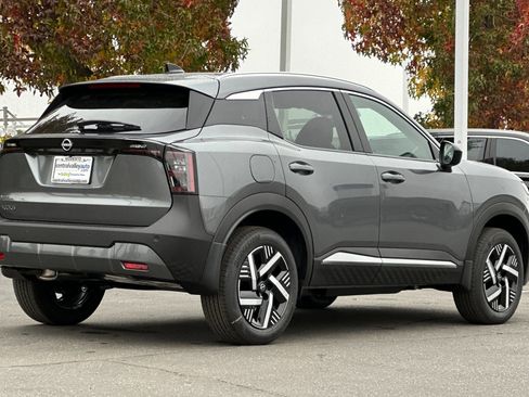 New 2026 Nissan Kicks SV image 4