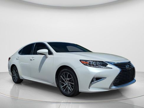 Used 2018 Lexus ES 350 w/ Luxury Package w/Wood Trim FWD image 3