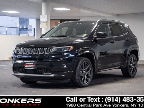 Used 2024 Jeep Compass Limited w/ Driver Assist Group I image 2