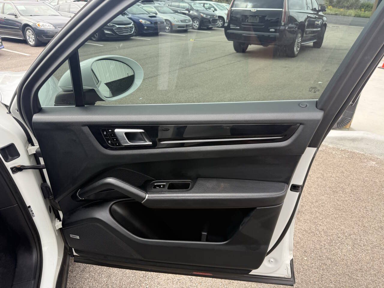 Used 2019 Porsche Cayenne AWD/4WD image 14