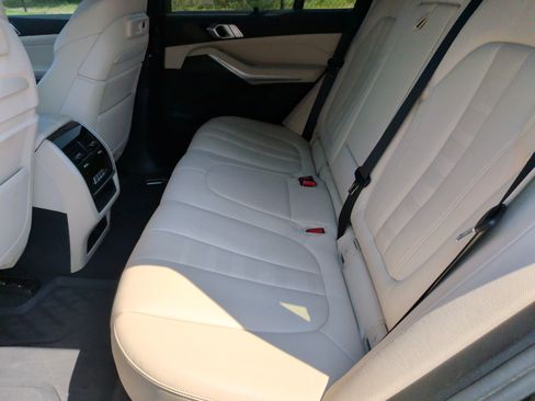 Used 2022 BMW X5 xDrive45e w/ M Sport Package AWD/4WD image 39