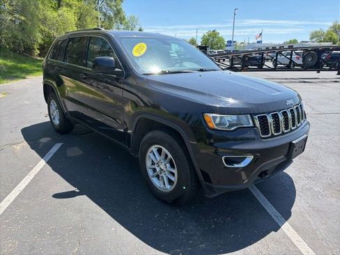 Used 2020 Jeep Grand Cherokee Laredo w/ All-Weather Capability Group AWD/4WD image 2