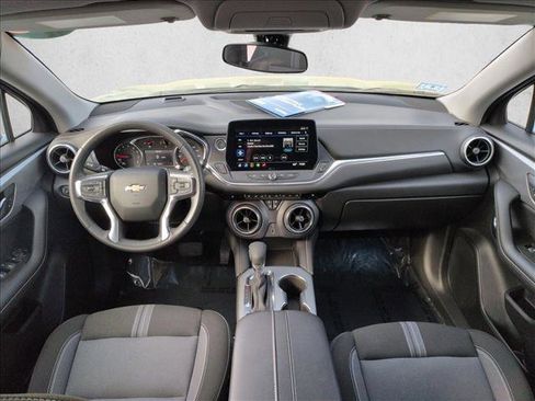 Used 2025 Chevrolet Blazer LT AWD/4WD image 17