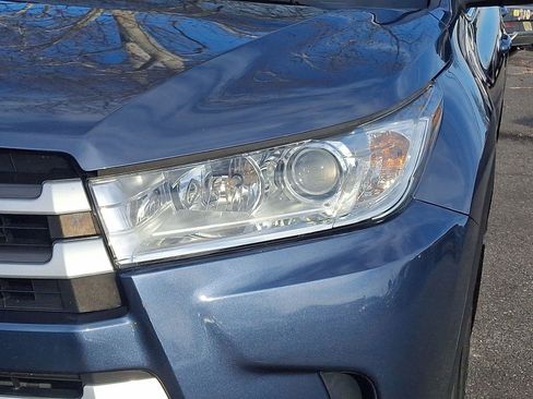 Used 2019 Toyota Highlander XLE w/ Carpet Mat Package (TMS) image 8