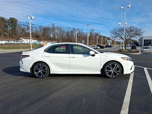 Used 2019 Toyota Camry SE image 10