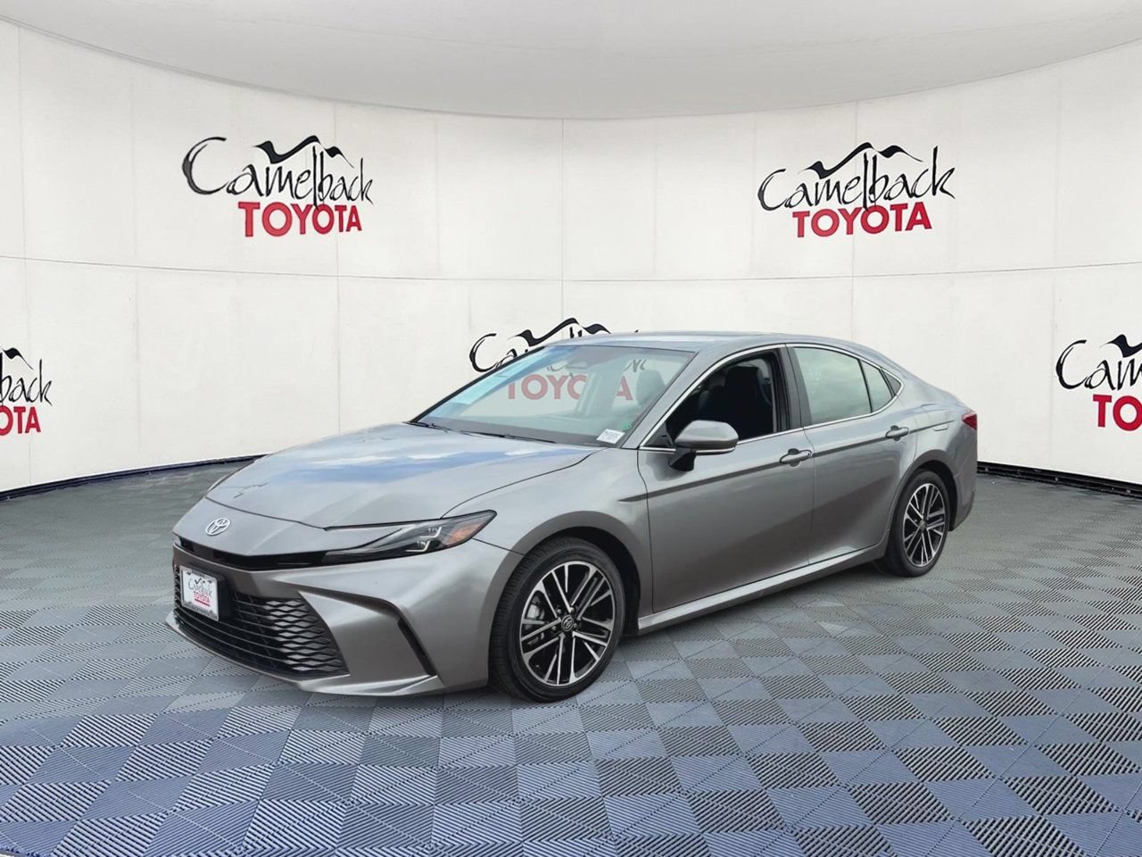 Used 2025 Toyota Camry XLE FWD image 7