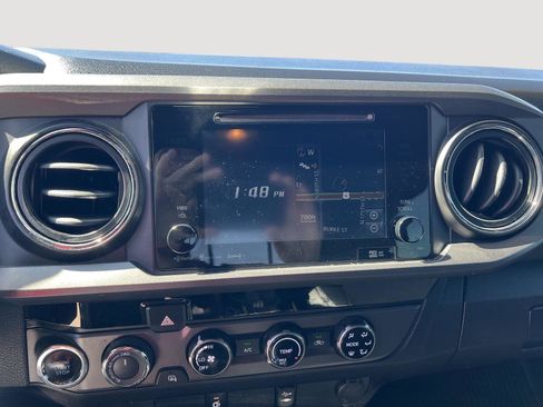 Used 2017 Toyota Tacoma TRD Sport image 35