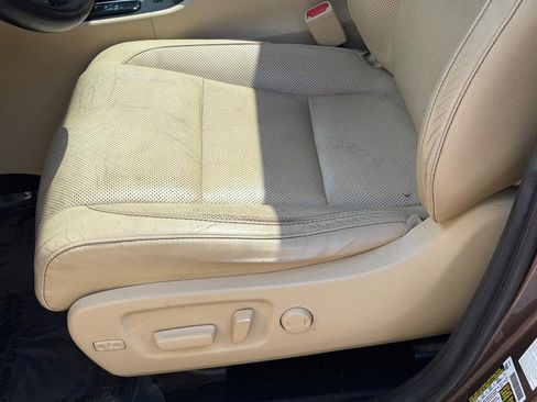 Used 2018 Toyota Highlander Limited w/ Carpet Mat Package (TMS) AWD/4WD image 25