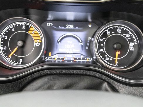 Used 2019 Jeep Cherokee Trailhawk image 21