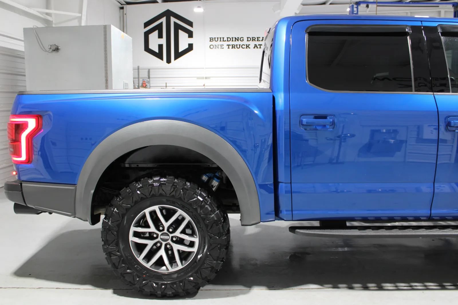 Used 2018 Ford F150 Raptor w/ Equipment Group 802A Luxury AWD/4WD image 6