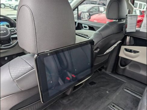 Certified 2022 Kia Carnival SX Prestige image 15