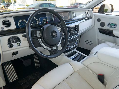 Used 2021 Rolls-Royce Phantom Sedan image 10