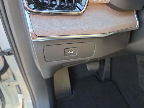 New 2026 Volvo XC90 B5 Plus w/ Protection Package Premier image 12