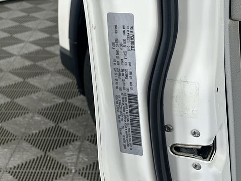 Used 2018 Jeep Compass Limited w/ Navigation Group image 12