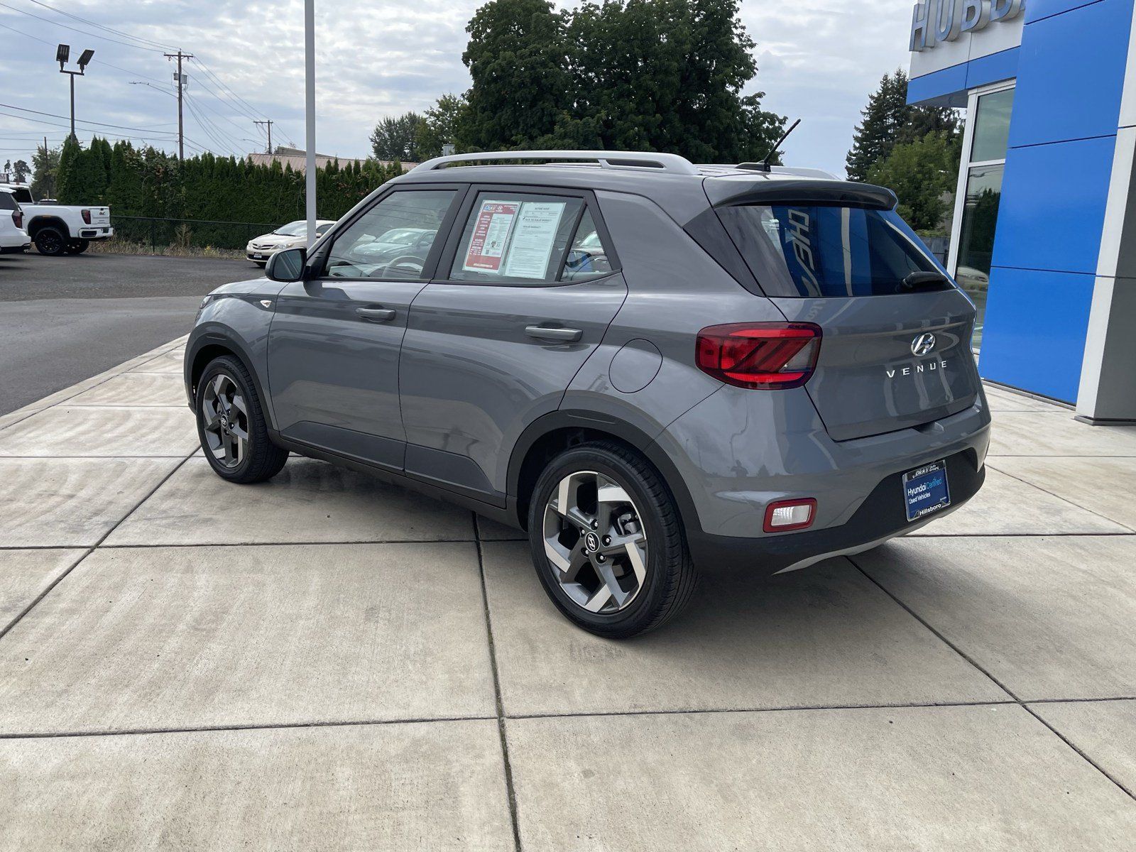 Used 2023 Hyundai Venue SEL FWD image 3