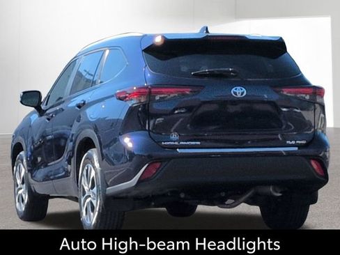 Certified 2025 Toyota Highlander XLE AWD/4WD image 9