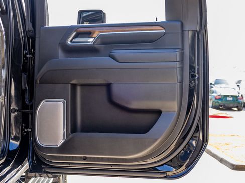 Used 2024 Chevrolet Silverado 3500 High Country w/ Technology Package image 38