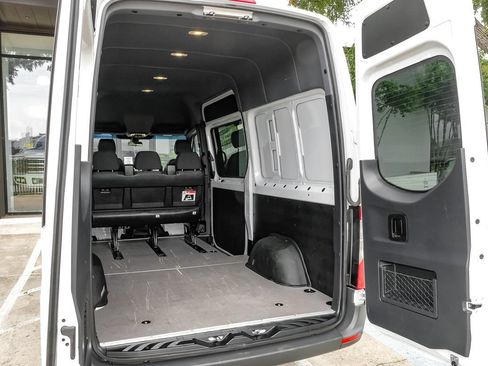 Used 2024 Mercedes-Benz Sprinter 2500 image 40