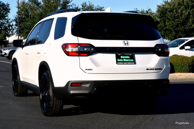 New 2026 Honda Pilot Black Edition image 4