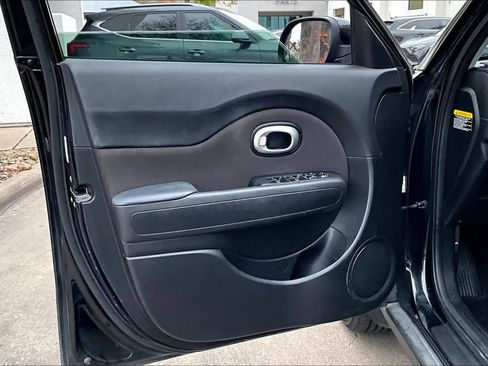 Used 2019 Kia Soul image 19