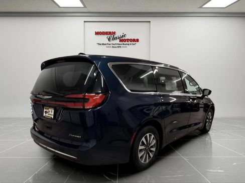 Used 2023 Chrysler Pacifica Touring-L FWD image 7