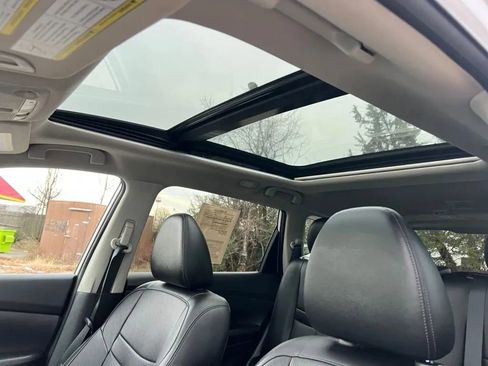 Used 2019 Nissan Rogue SL w/ Premium Package AWD/4WD image 26