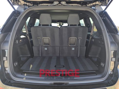 Used 2025 Jeep Grand Cherokee L Laredo RWD image 9