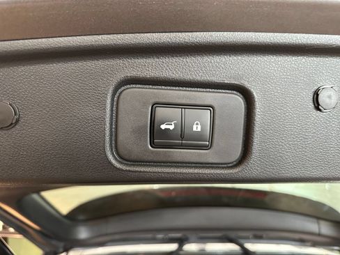 Used 2025 Nissan Pathfinder SV AWD/4WD image 23
