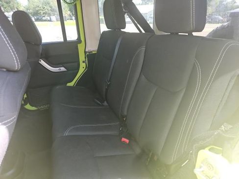 Used 2016 Jeep Wrangler Unlimited Sahara w/ Connectivity Group AWD/4WD image 14