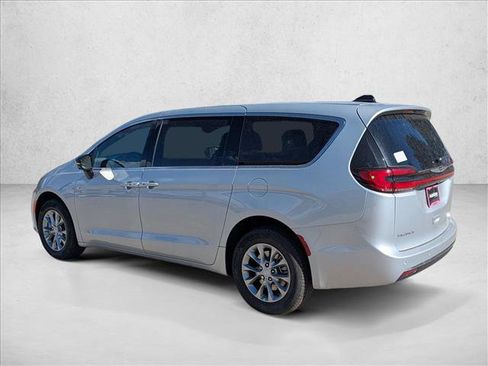 New 2026 Chrysler Pacifica Limited AWD/4WD image 8