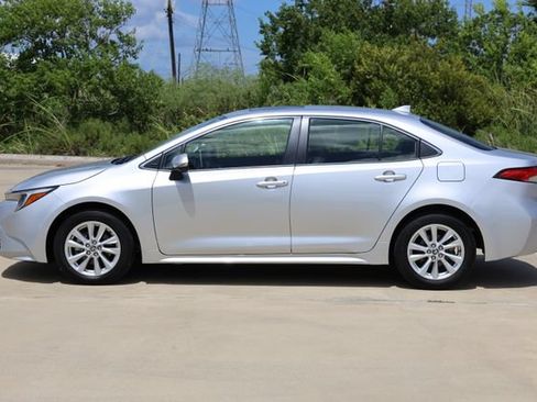 Used 2023 Toyota Corolla XLE FWD image 5