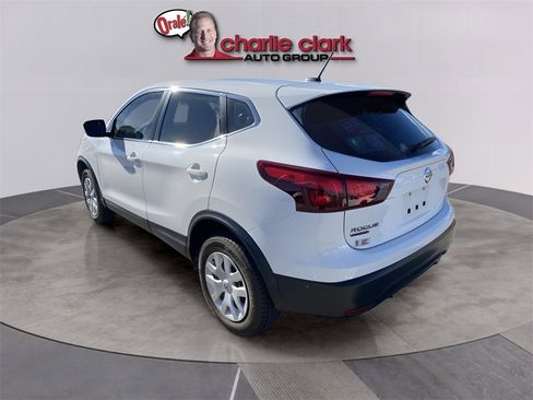 Used 2018 Nissan Rogue Sport S image 4