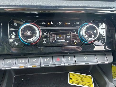 Used 2024 GMC Sierra 1500 AT4 w/ Technology Package image 21