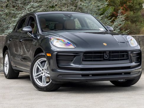 Certified 2023 Porsche Macan AWD/4WD image 6